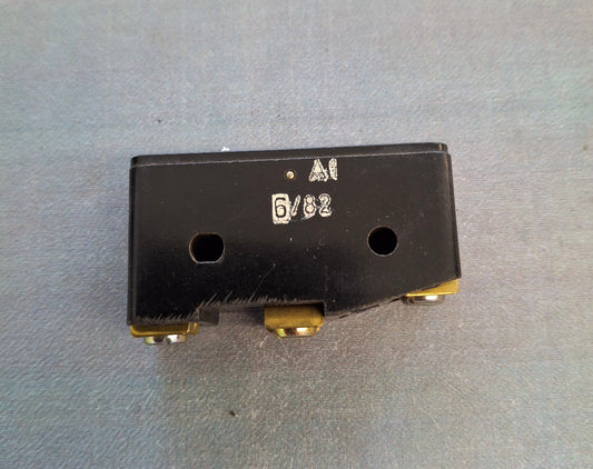 DDR Industriemikrotaster A1 mit 1 Wechsler 380V 16A und Schraubanschlüssen