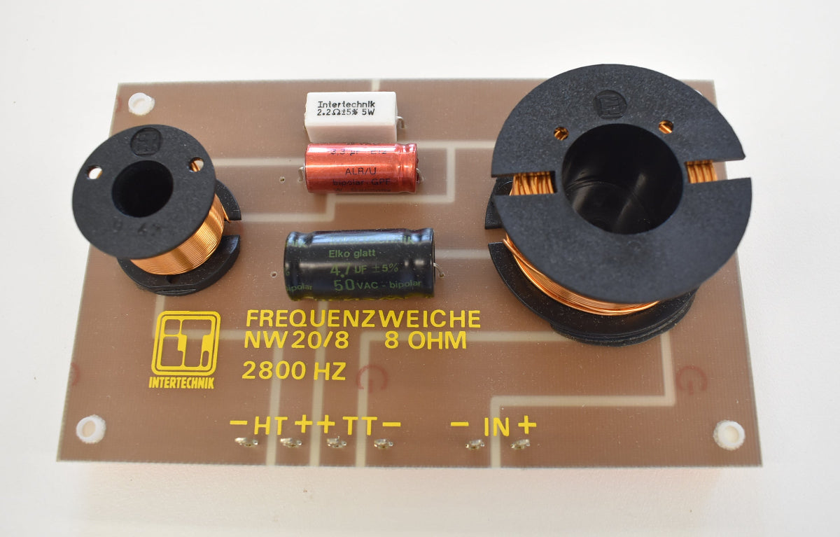 Intertechnik 2-Wege-Frequenzweiche NW20/8 für 8-Ohm-Lautsprecher mit 2800 Hz Übergangsfrequenz und 100 Watt Belastbarkeit in originaler NOS-Ausführung