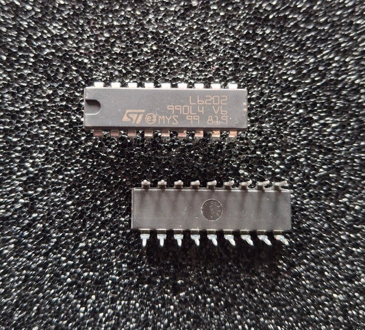 Originaler STMicroelectronics L6202 DMOS Vollbruecken-Motortreiber im DIP-18-Gehäuse (NOS).