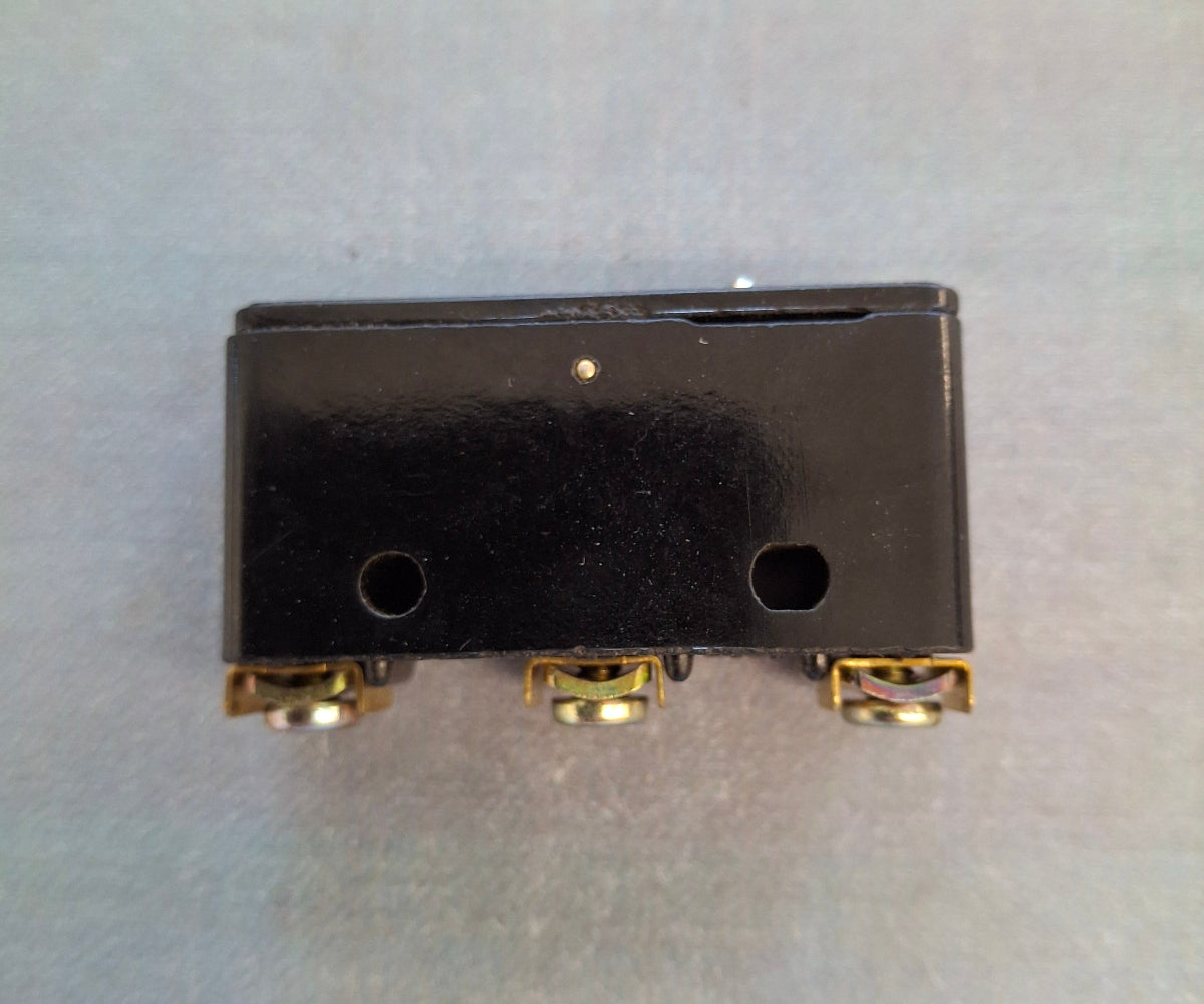 Mikrotaster B1 1 Wechsler 220V 12A DDR Industriemikroschalter NOS