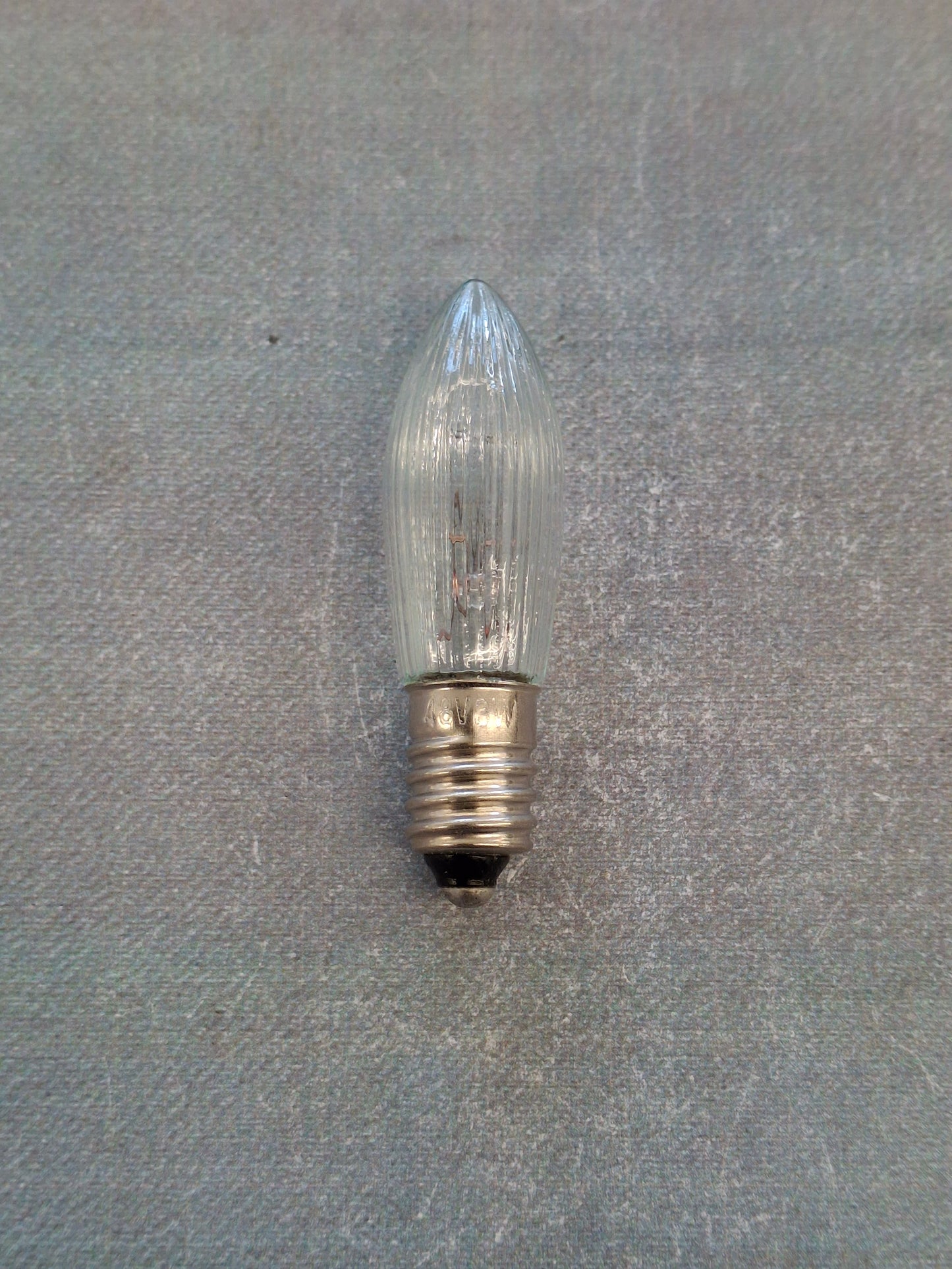 Riffelkerze / Spitzkerze 48 V 3 Watt E10 Fassung – Ersatzlampe für Weihnachtsbeleuchtung