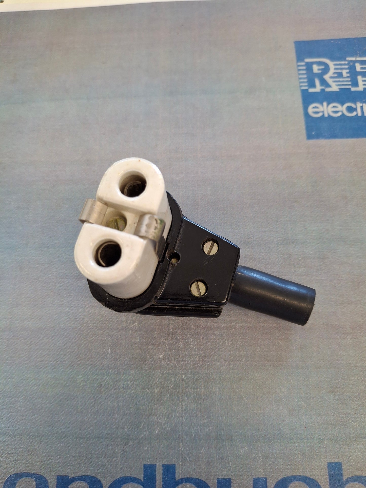 Heißgerätestecker / Heißgerätebuchse / Heißgerätekupplung Winkel Stecker DDR Bakelit NOS