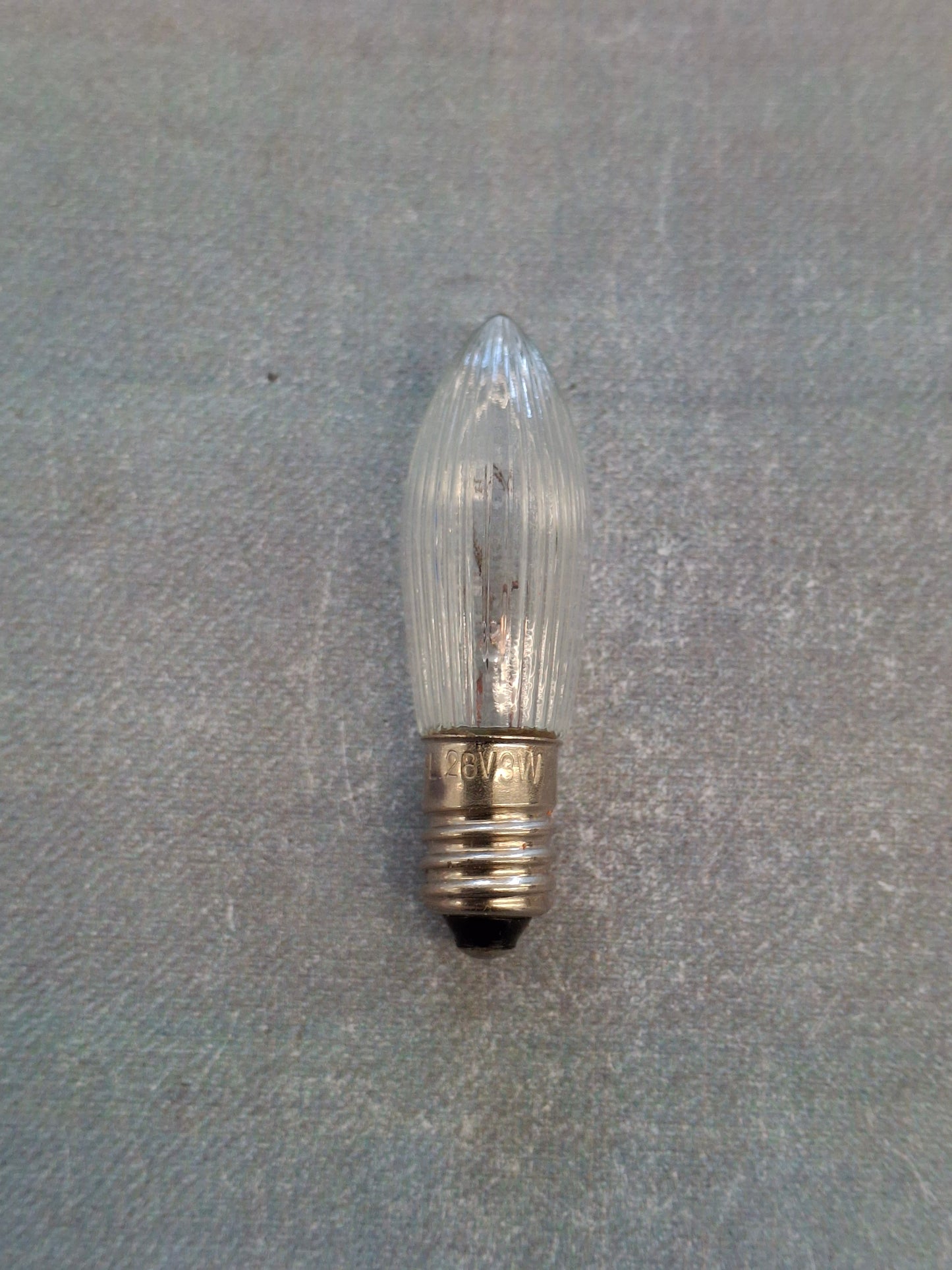 Riffelkerze / Spitzkerze 28 V 3 Watt E10 Fassung – Ersatzlampe für Weihnachtsbeleuchtung