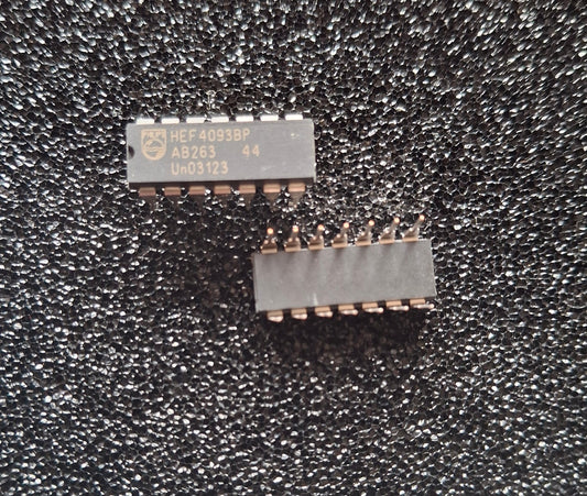 HEF4093B DIP-14 CMOS QUAD 2 INPUT NAND SCHMITT TRIGGER THT ( HEF 4093 B )