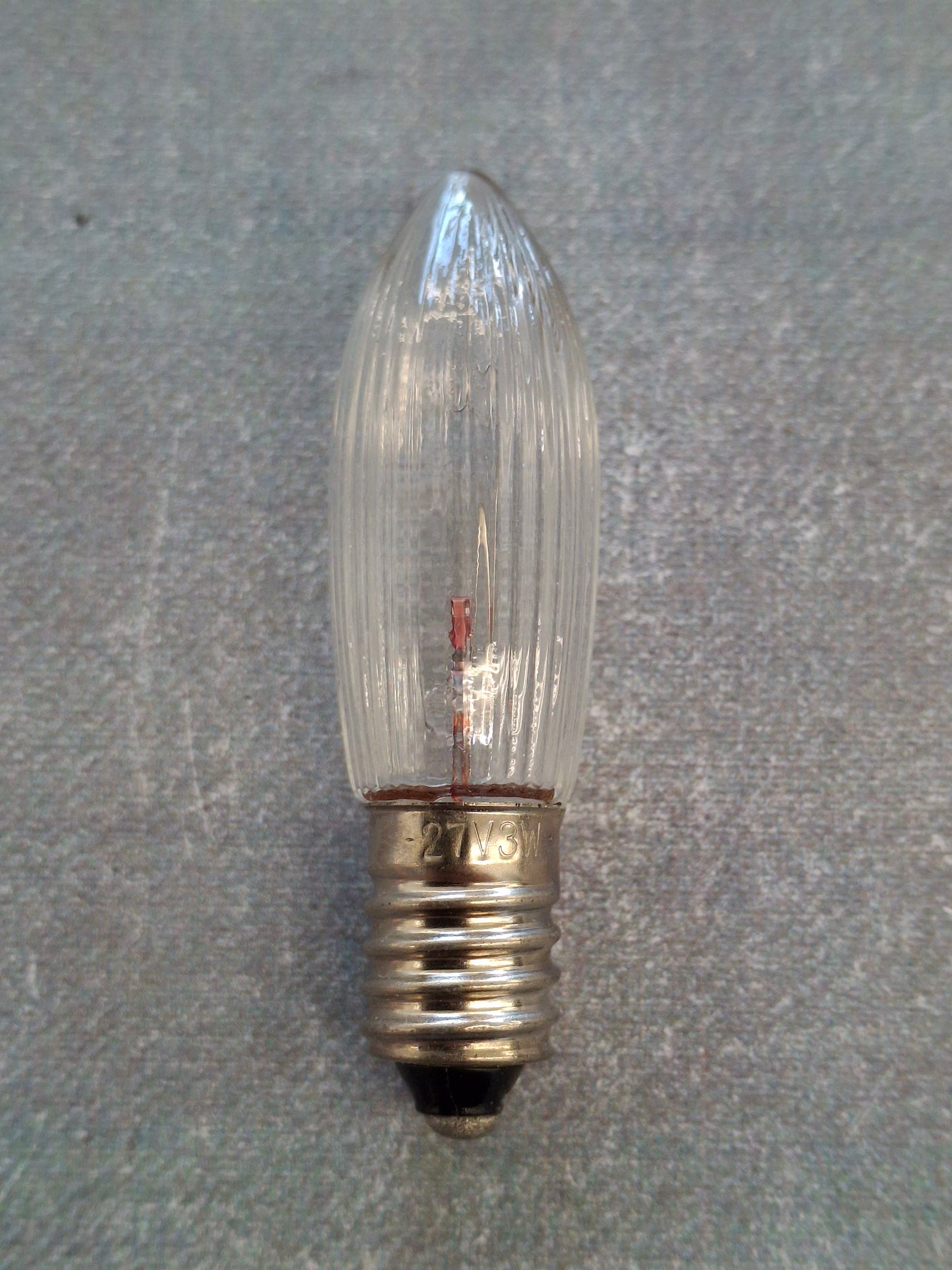 Riffelkerze / Spitzkerze 27 V 3 Watt E10 Fassung – Ersatzlampe für Weihnachtsbeleuchtung