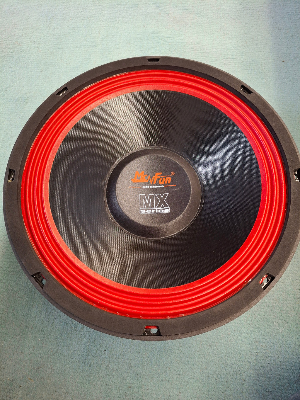 McFun MX12 Subwoofer-Chassis mit Mittelaufdruck