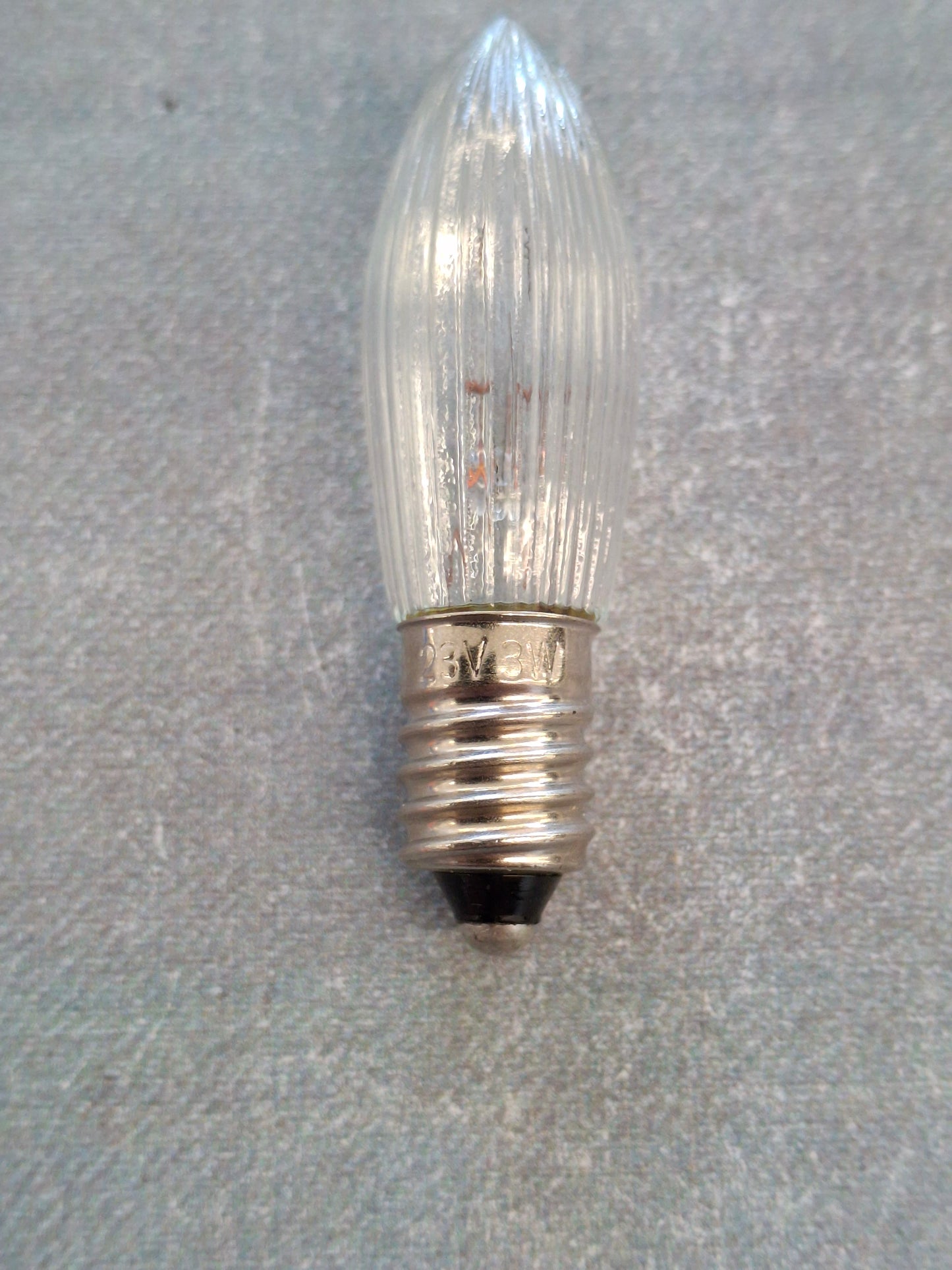 Riffelkerze / Spitzkerze 23 V 3 Watt E10 Fassung – Ersatzlampe für Weihnachtsbeleuchtung