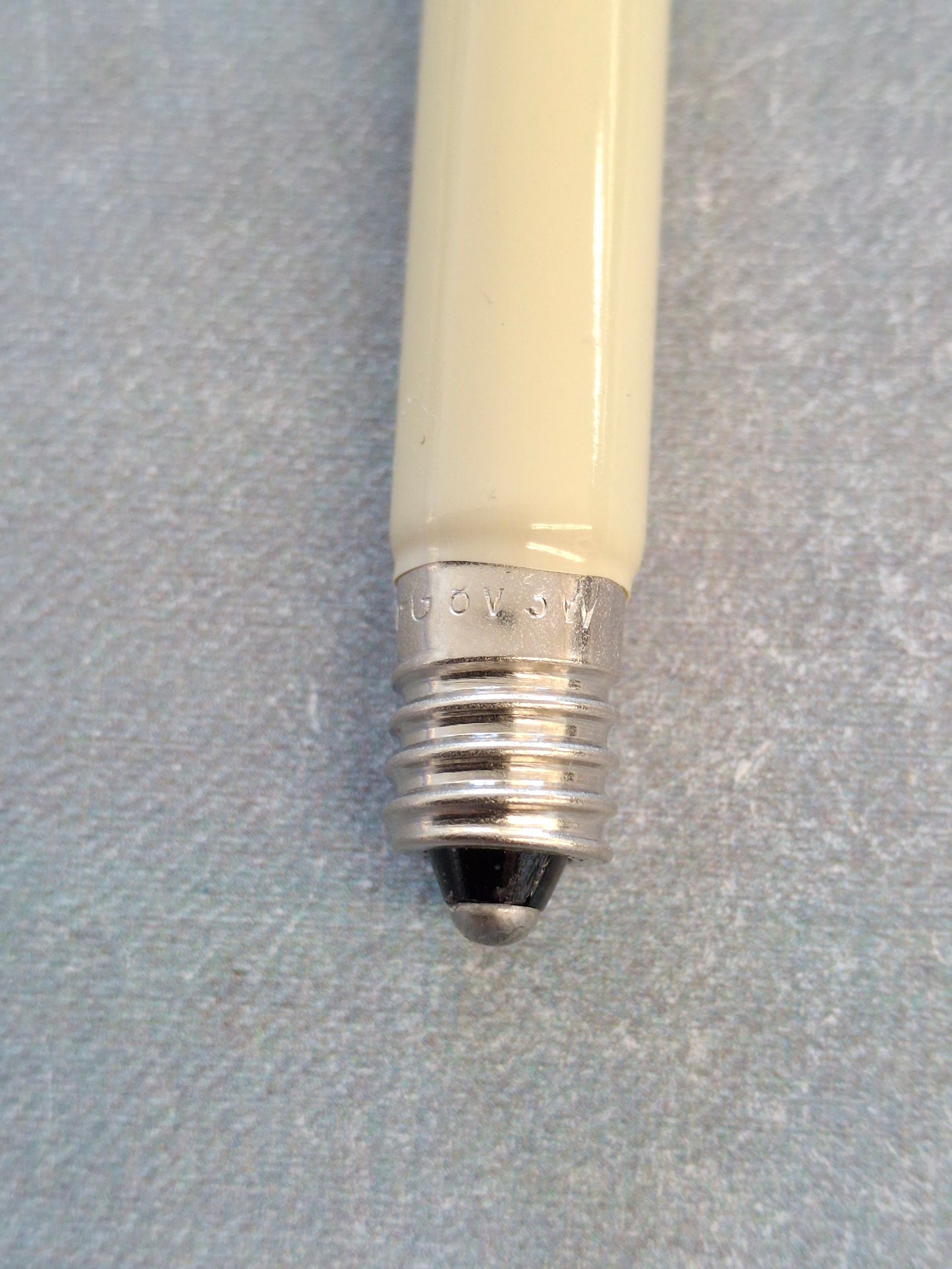 Kleinschaftschaftkerze  8 Volt  3 Watt E10 Fassung – Ersatzlampe für Weihnachtsbeleuchtung