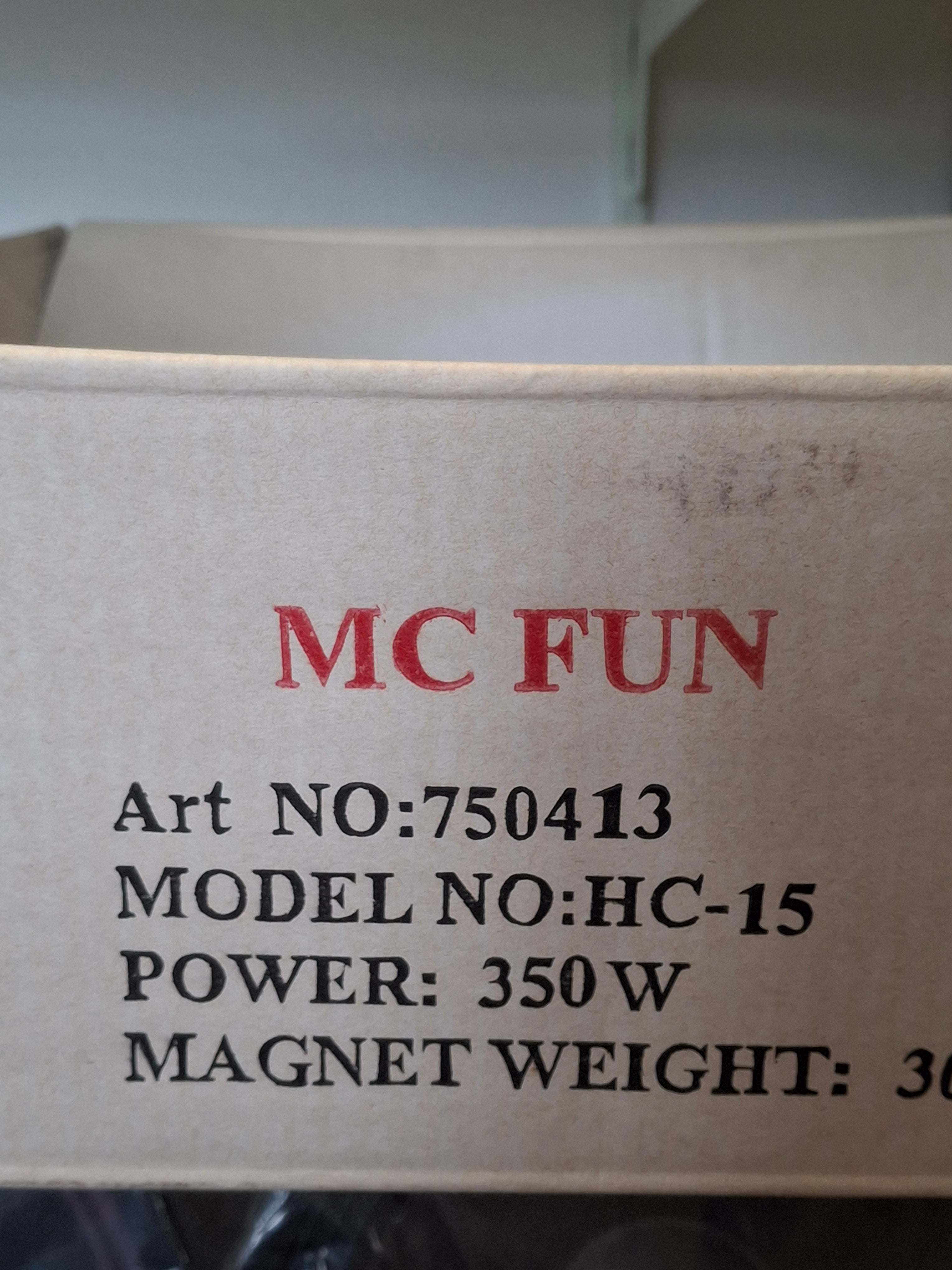 McFun Car-Series Subwoofer (Modell 750-413) 15" Ausstellungsstück Farbe verblasst