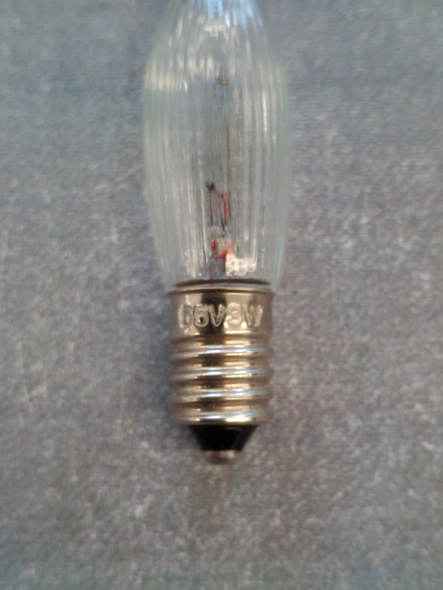 Riffelkerze / Spitzkerze 55 V 3 Watt E10 Fassung – Ersatzlampe für Weihnachtsbeleuchtung