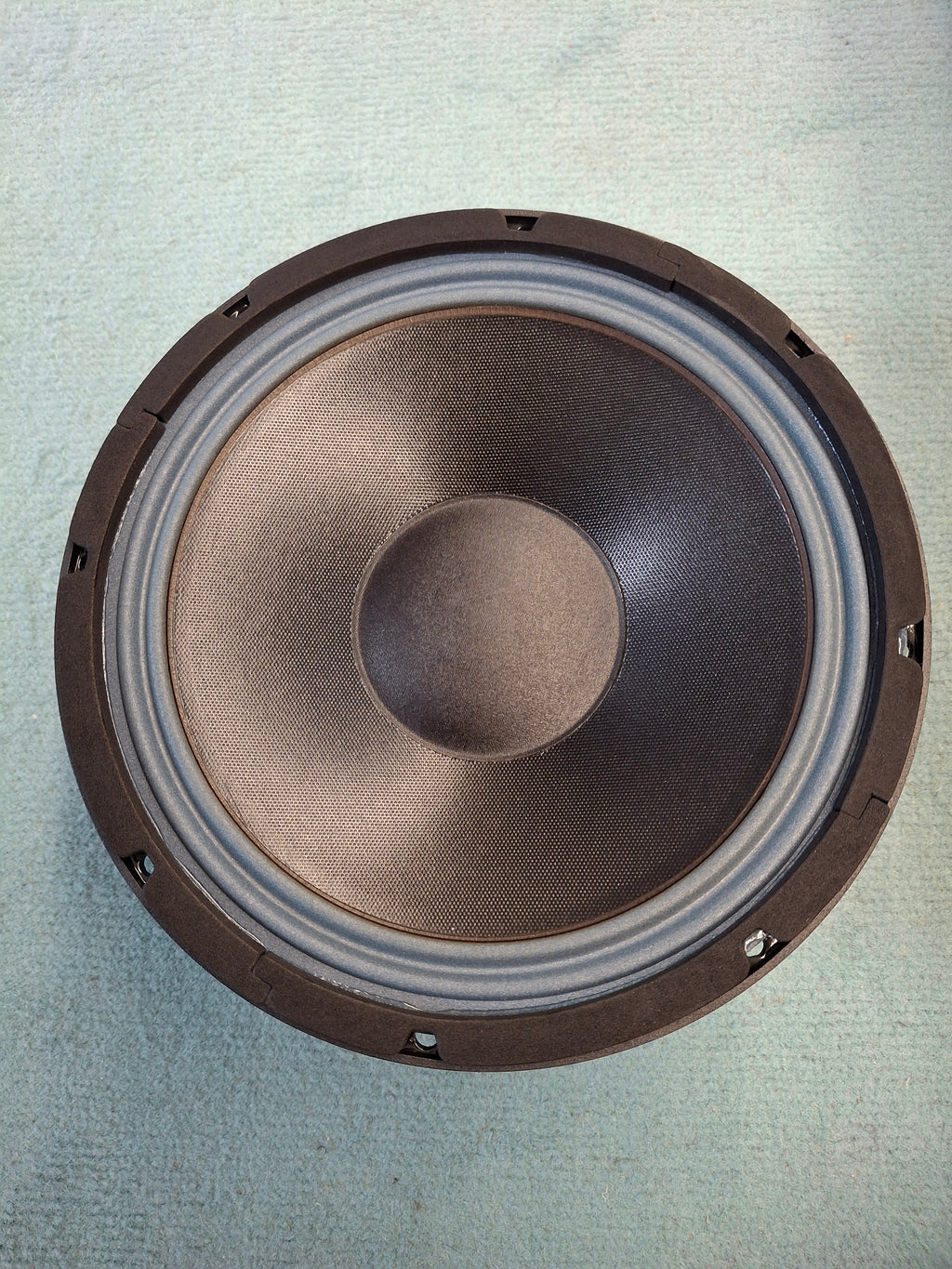 McTaaToo AluCar 260 Carwoofer Ausstellungsstück Farbe verblasst