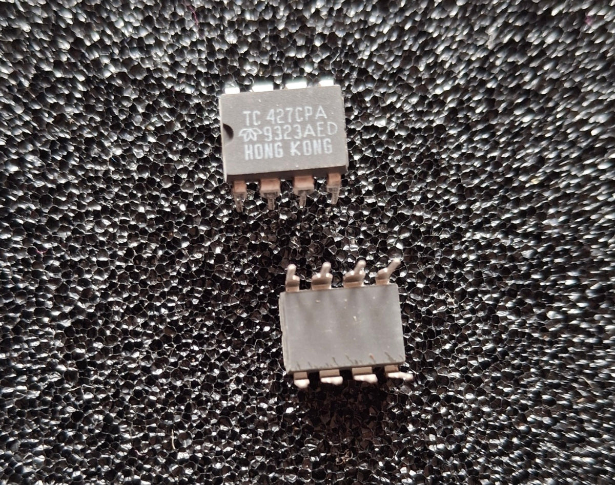 Originaler Microchip TC427CPA Dual-MOSFET-Gate-Treiber im DIP-8-Gehaeuse (NOS).
